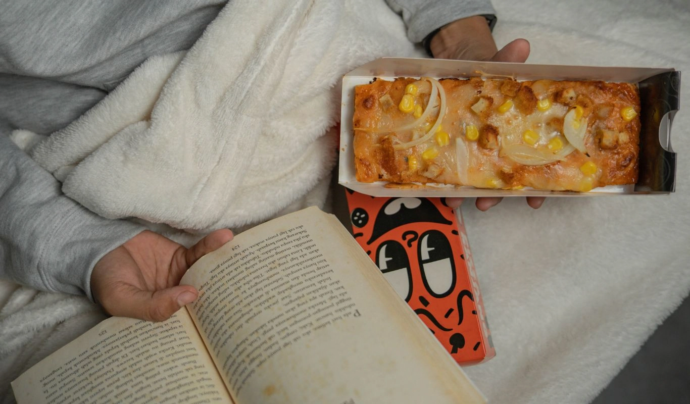 Ide Kegiatan Me Time untuk Balikin Mood dan Refresh Pikiran Ala Pizza Ranjang