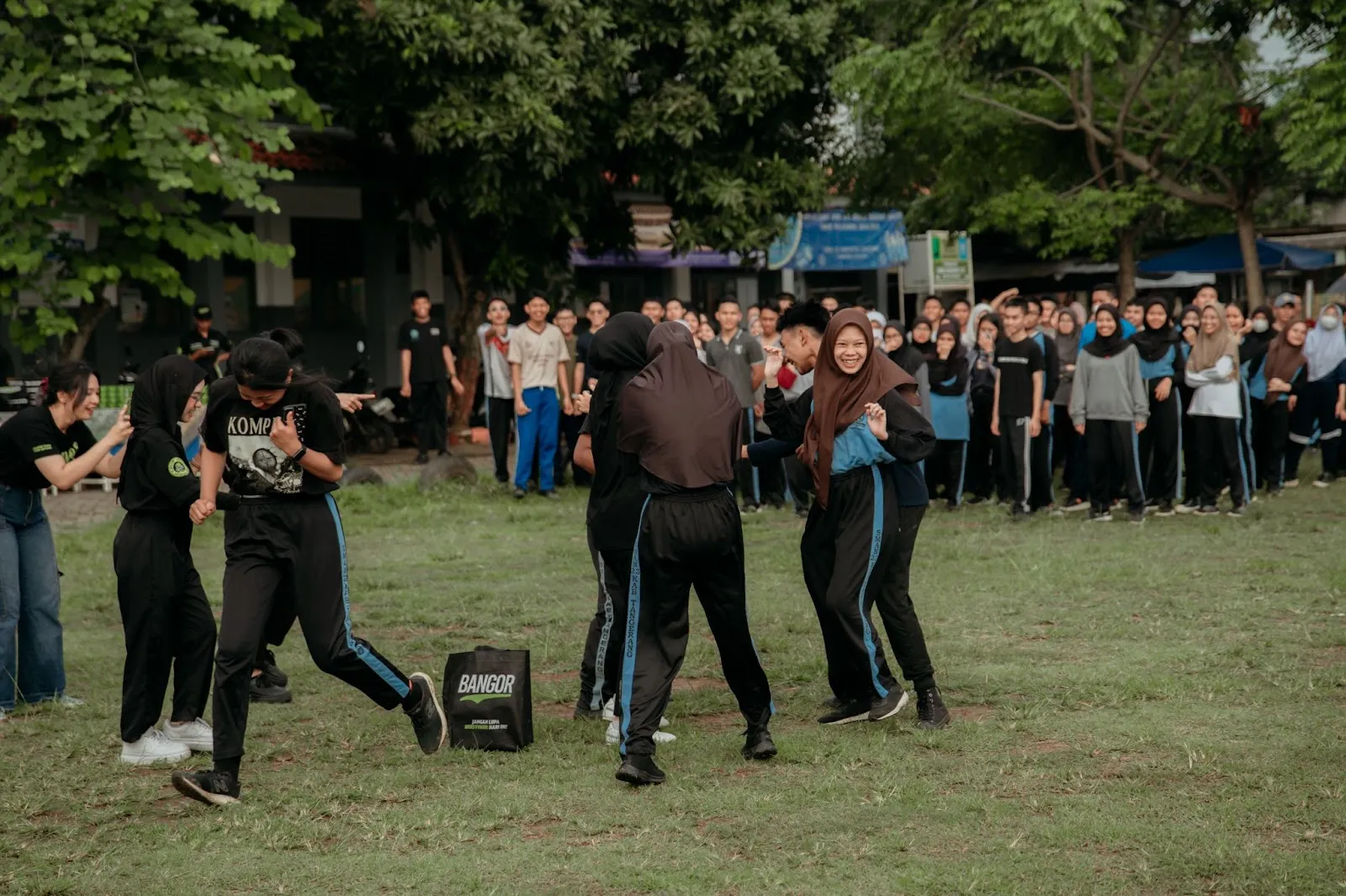 Bangor Goes To School